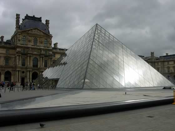 Pyramide du Louvre